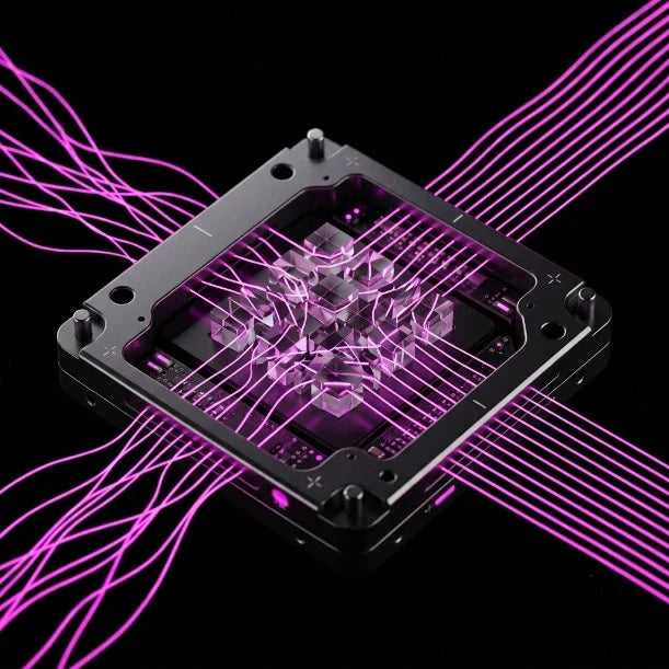 Modulo di prismi tecnologici astratti che allineano linee di codice rosa magenta ad alto contrasto, a simboleggiare la stabilità delle API custom di Shopify.