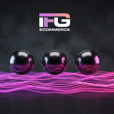 Rappresentazione astratta di sfere metalliche scure in perfetto equilibrio fluttuante sopra un campo energetico ondulatorio fucsia neon, simboleggiando la stabilità e la misurazione precisa dei dati, copertina quadrata IFG eCOMMERCE con solo logo.