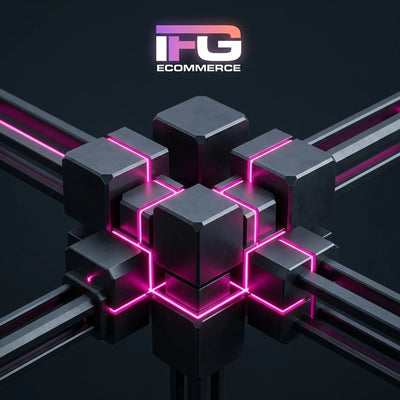 Rappresentazione astratta e scura di strutture geometriche complesse in metallo scuro che si allineano perfettamente, illuminate da impulsi fucsia neon, simboleggiando l'ordine prima dell'attivazione, copertina quadrata IFG eCOMMERCE con solo logo.